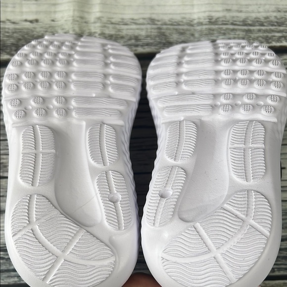 Under Armour Kids UA BPS Surge 4 AC Sneakers - Red/White (Size 12K) - Picture 8 of 11